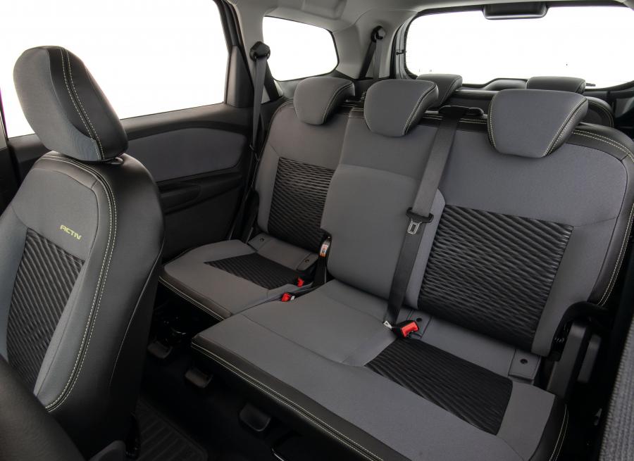 Интерьер Chevrolet Spin Activ 2020 года  (фото 5 из 8)